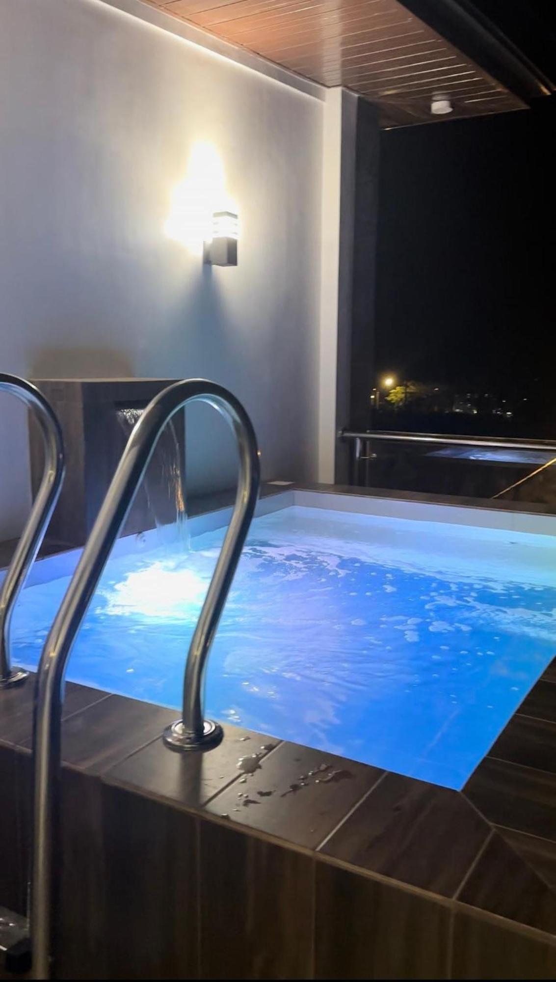 Casa Amores: Camaya Coast Mariveles Exterior foto